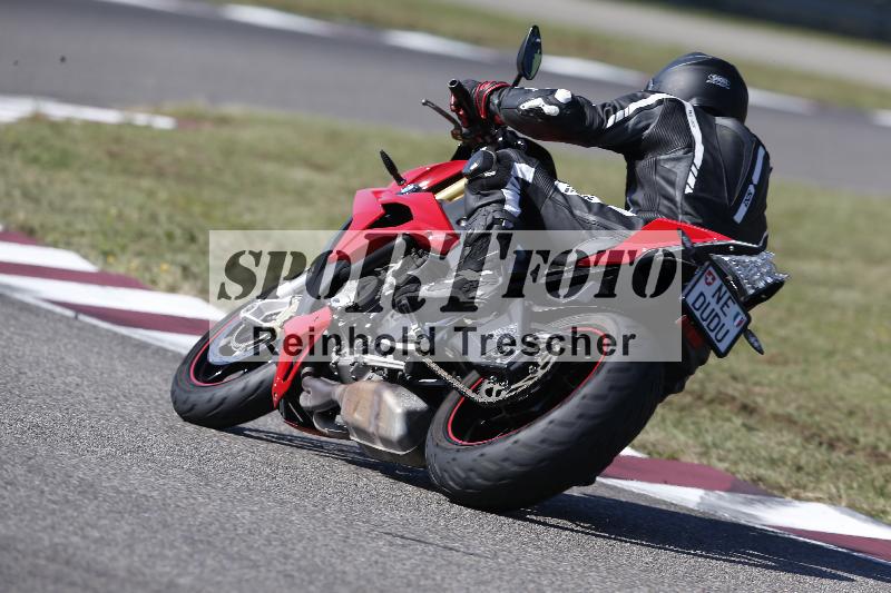 Archiv-2025/49 26.08.2025 Cornu Master School ADR/gruen-vert/0-1